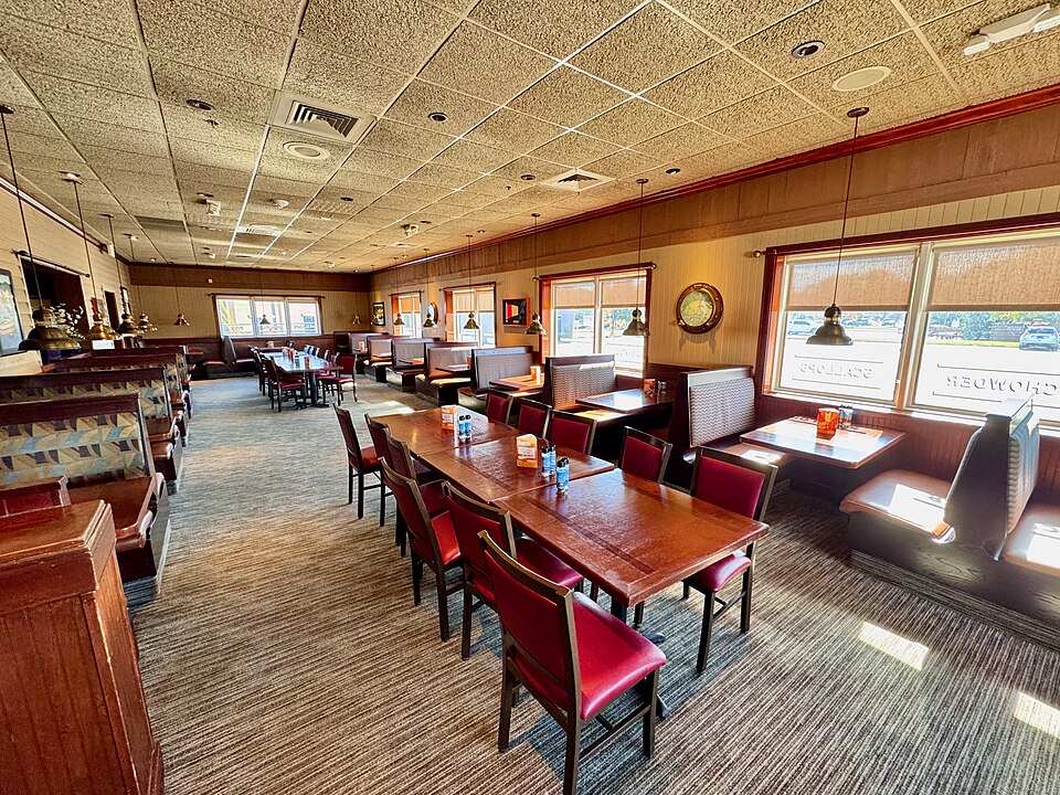 Vermont Restaurant Insurance Vermont restaurant interior covered by restaurant insurance